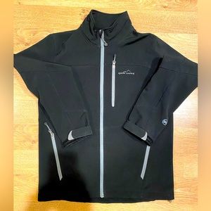 Men’s Small Eddie Bauer Softshell Jacket. 3 zippered pockets. Soft lining